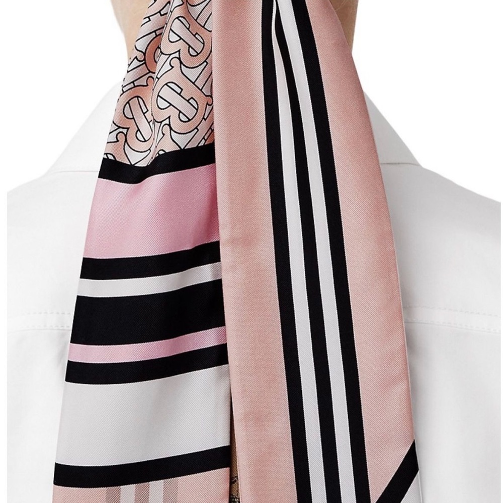 Burberry's skinny scarf